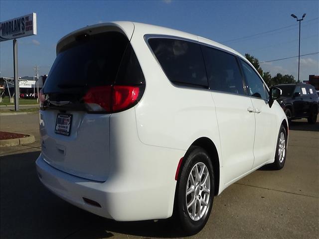 2023 Chrysler Voyager LX:C7138