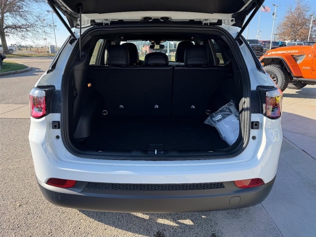 2026 Jeep Compass Latitude:26-015