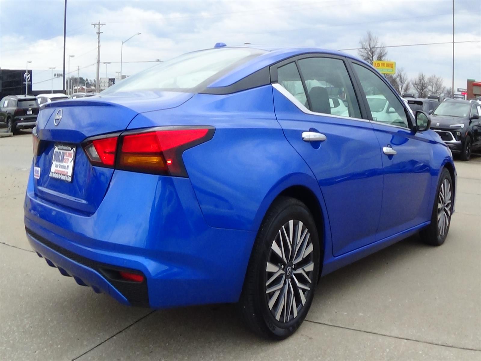 View vehicle photo 6