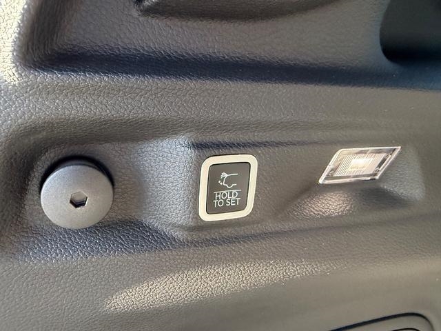 2027 Jeep Grand Cherokee L Limited Reserve:27-043