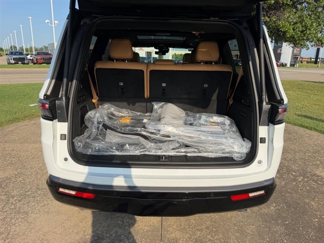 2026 Jeep Grand Wagoneer Summit Reserve:26-238