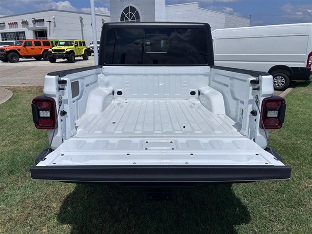 2025 Jeep Gladiator Willys