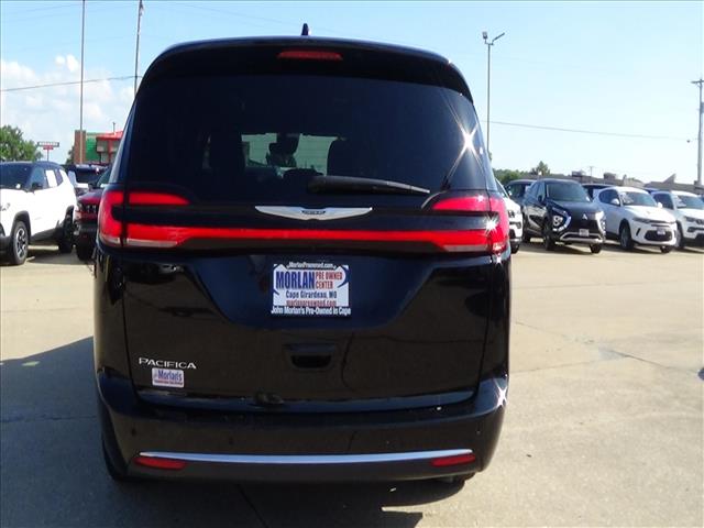 2025 Chrysler Pacifica Select:C6947