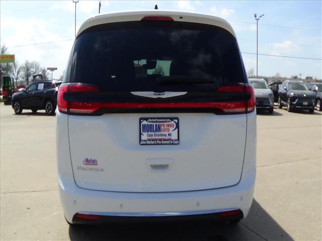 2025 Chrysler Pacifica Select:C6858