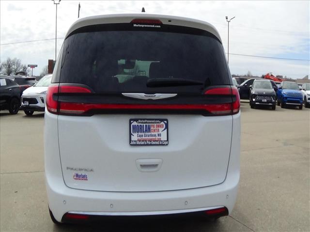 2025 Chrysler Pacifica Select:C6855