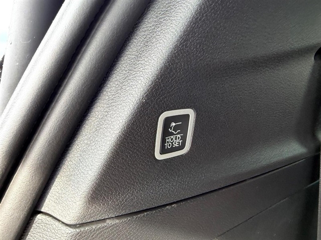 2027 Chrysler Pacifica Select:27-004