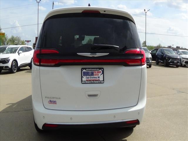 2025 Chrysler Pacifica Select:C6924