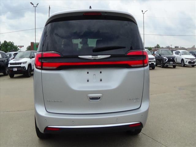 2024 Chrysler Pacifica Limited:C6914