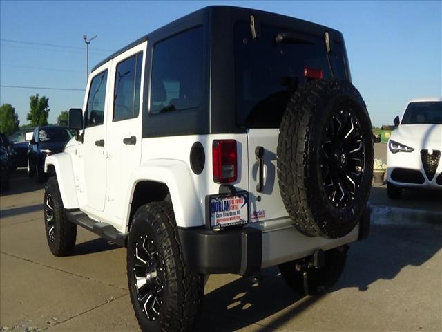 2017 Jeep Wrangler Unlimited Sahara:C6338A