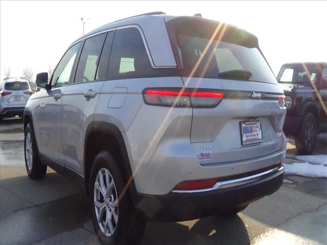 2022 Jeep Grand Cherokee Limited:26-052A