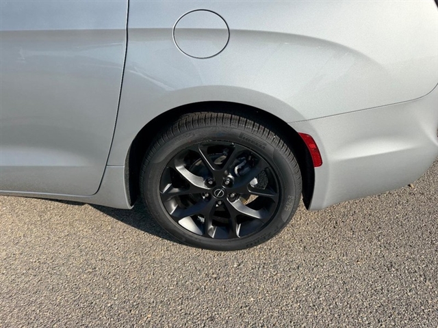 2026 Chrysler Pacifica Select:26-019