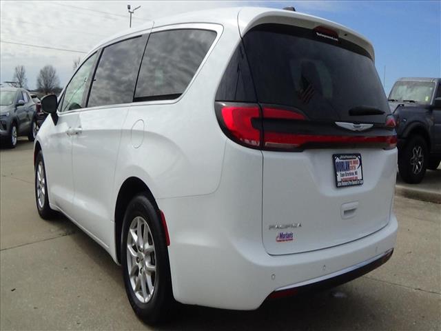 2025 Chrysler Pacifica Select:C6855