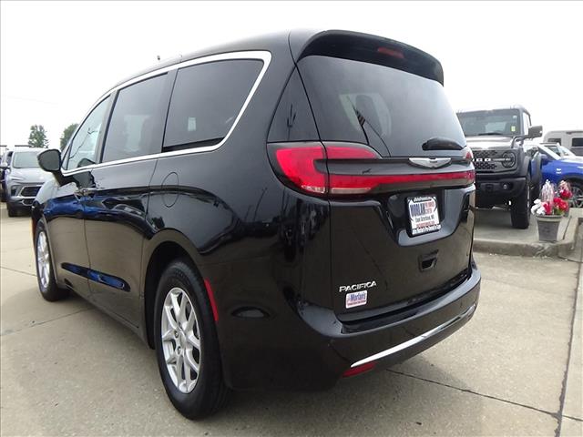 2024 Chrysler Pacifica Touring L:C7068