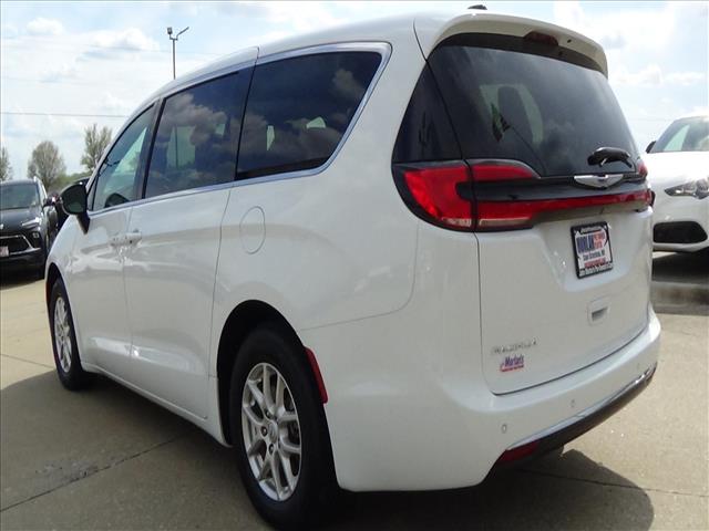 2025 Chrysler Pacifica Select:C6924