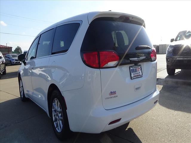 2023 Chrysler Voyager LX:C7138