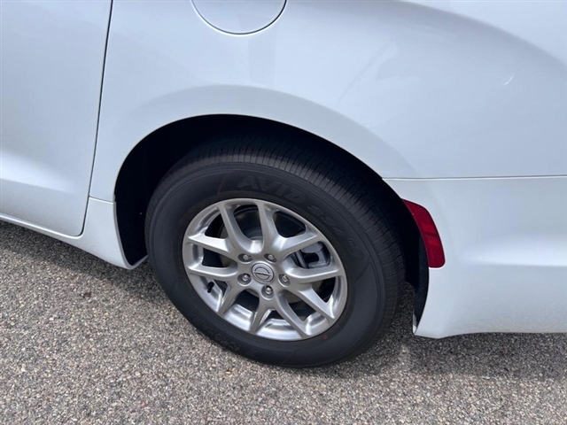 2025 Chrysler Voyager LX