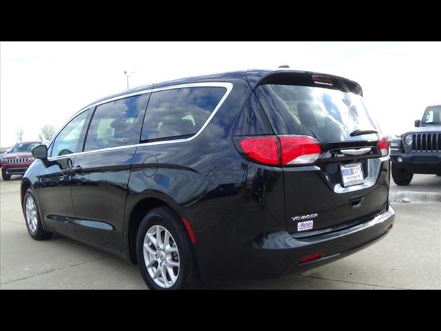 2023 Chrysler Voyager LX