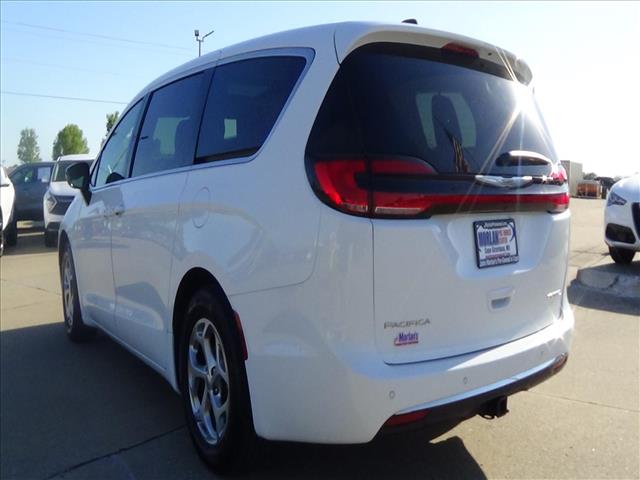 2024 Chrysler Pacifica Limited:C6908