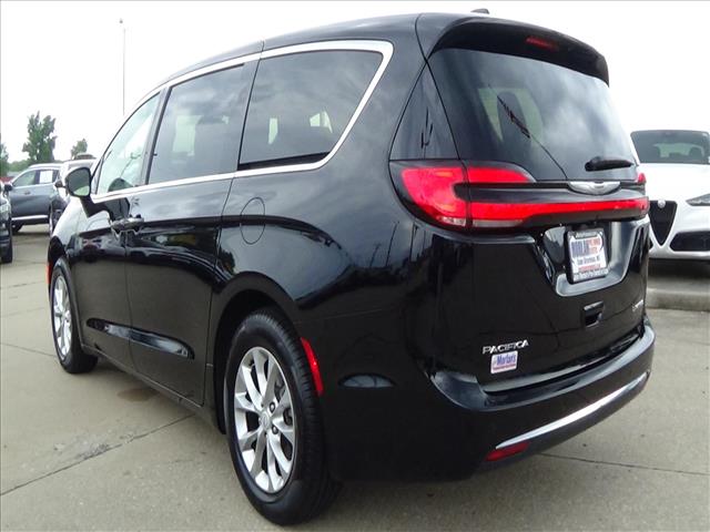 2026 Chrysler Pacifica Limited:C6989