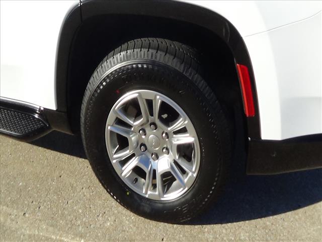 2024 Jeep Wagoneer Base:C6746