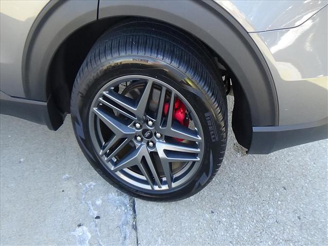 2025 Ford Explorer ST-Line:C7103