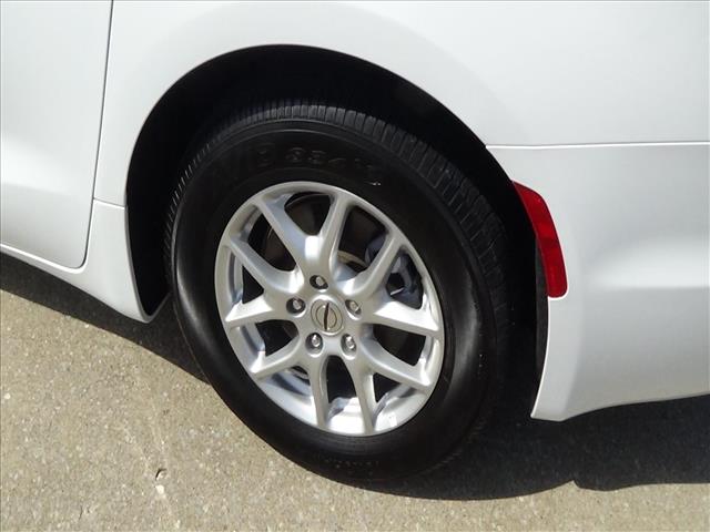 2025 Chrysler Pacifica Select:C6858