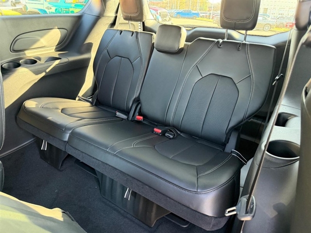 2026 Chrysler Pacifica Select:26-019