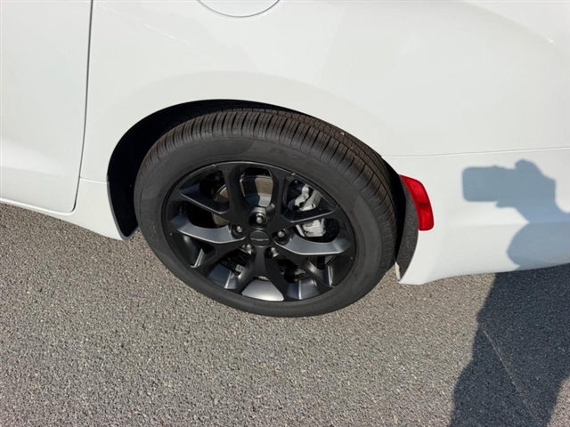 2027 Chrysler Pacifica Select:27-006