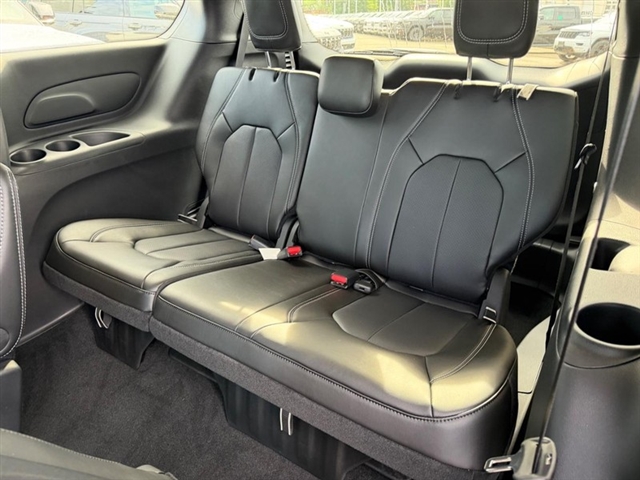 2027 Chrysler Pacifica Select:27-004