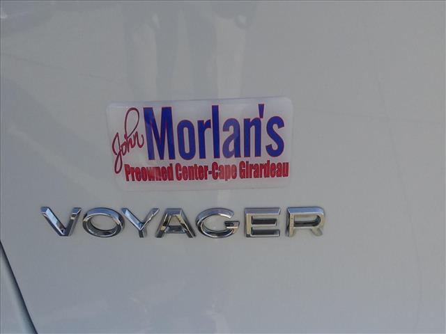 2023 Chrysler Voyager LX:C7138