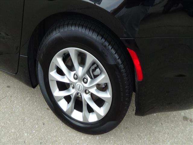 2026 Chrysler Pacifica Limited:C6989