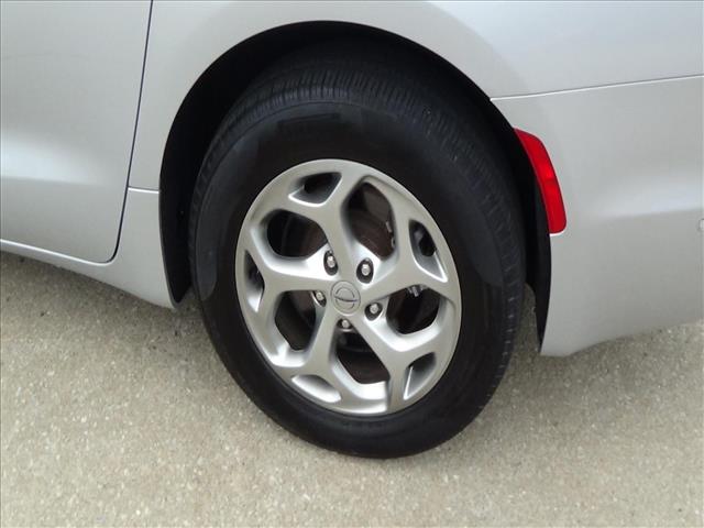 2024 Chrysler Pacifica Limited:C6914