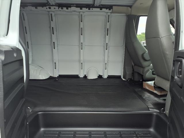 2025 Chevrolet Express WT