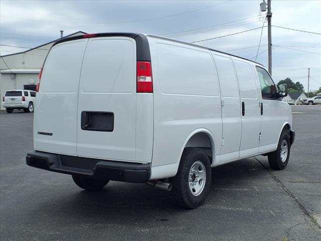 2025 Chevrolet Express WT