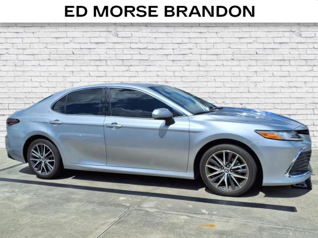 2022 Toyota Camry Hybrid XLE