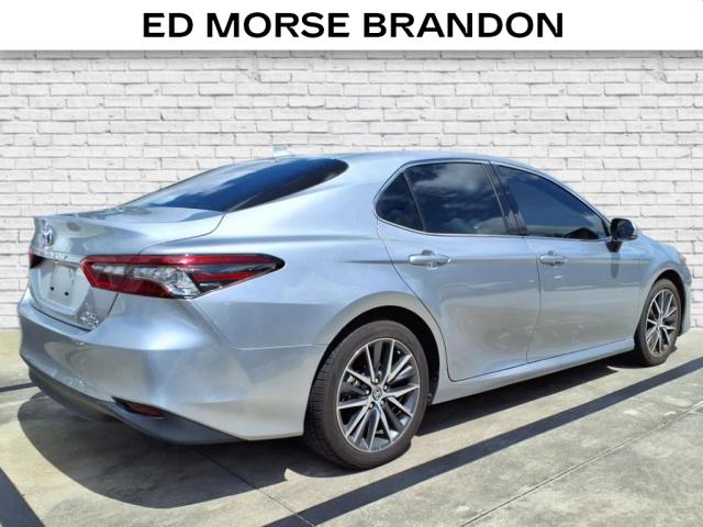 2022 Toyota Camry Hybrid XLE