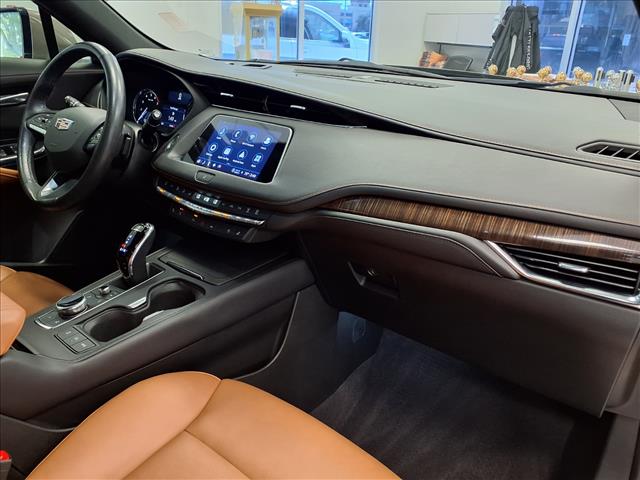 2023 Cadillac XT4 Premium Luxury