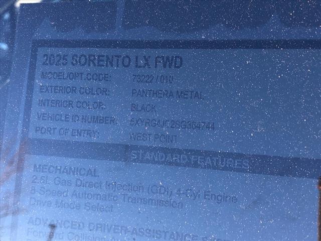 2025 Kia Sorento LX