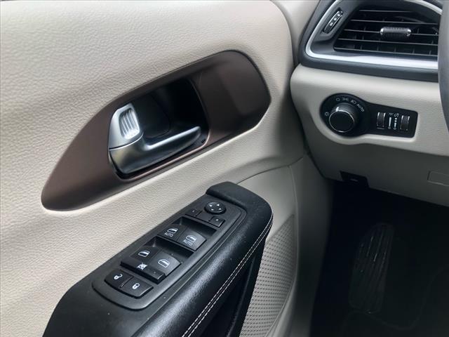 2022 Chrysler Voyager LX