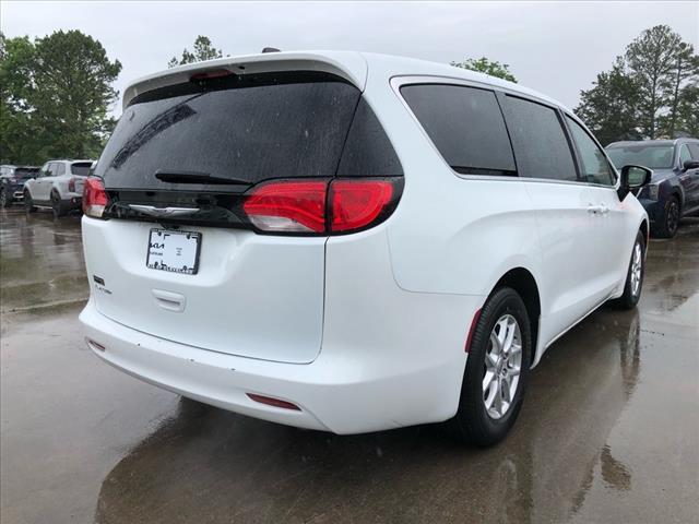 2022 Chrysler Voyager LX
