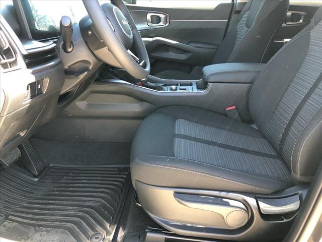 2025 Kia Sorento LX