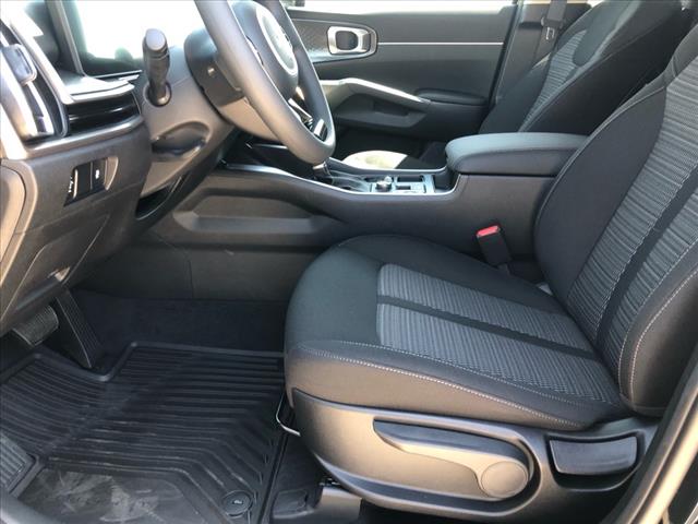 2025 Kia Sorento LX
