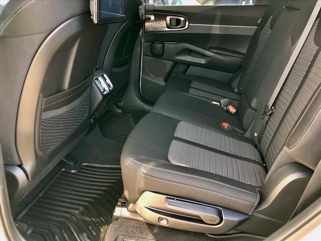2025 Kia Sorento LX