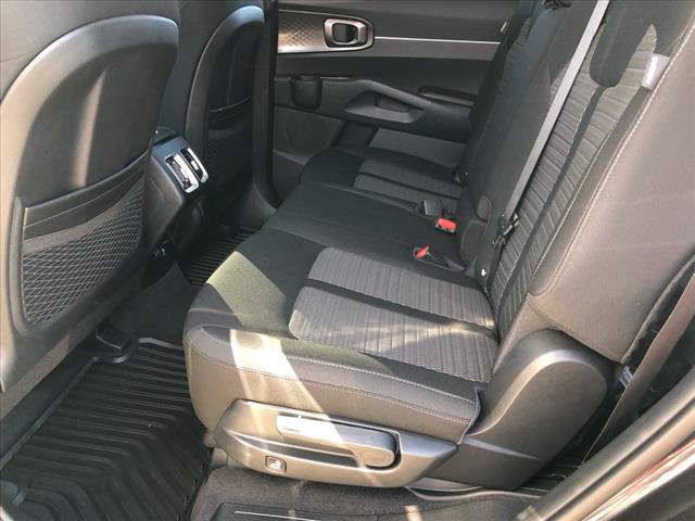 2025 Kia Sorento LX