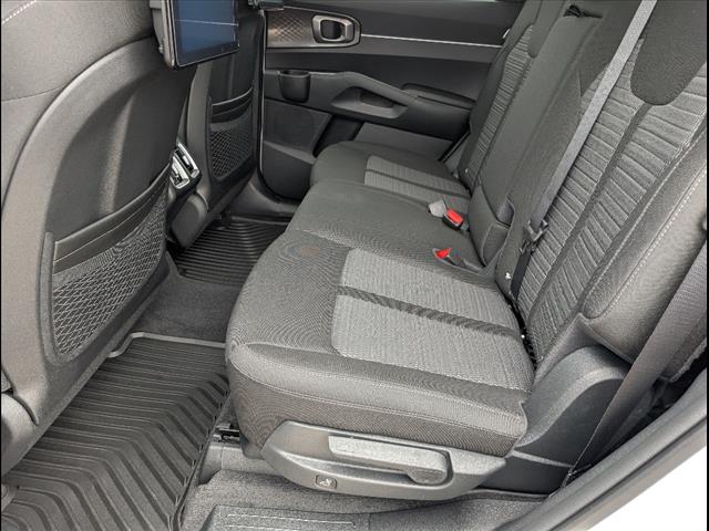 2025 Kia Sorento LX
