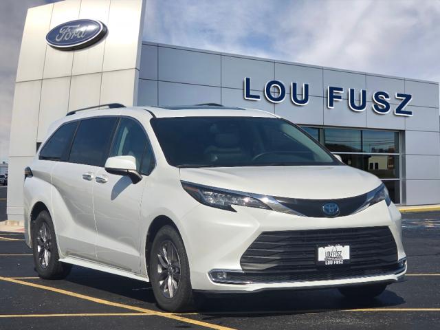 2023 Toyota Sienna XLE 7-Passenger