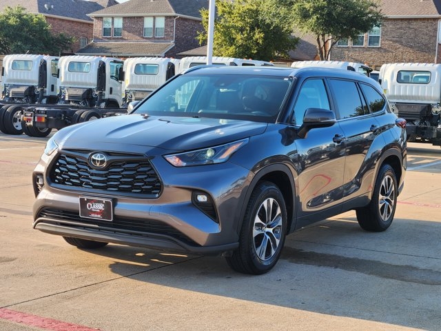 2024 Toyota Highlander LE