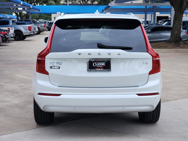 2022 Volvo XC90 T5 Momentum