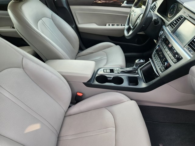 2017 Hyundai SONATA Hybrid Limited