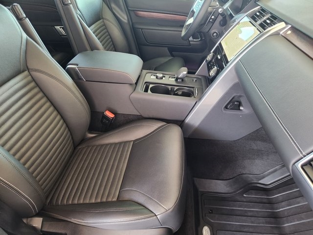 2024 Land Rover Discovery P300 Dynamic SE